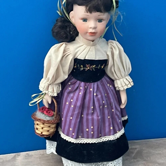 NWT SOFT EXPRESSIONS JENNY FAITH / GENUINE FINE BISQUE PORCELAIN - Picture 2 of 3